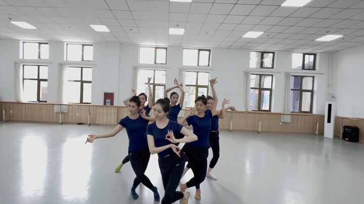 Versi Ruang Latihan Tari Hu Xuan