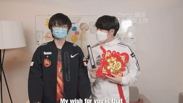 FPX’s Tian met with his former DK teammate Khan before the match; the two mercilessly criticized the