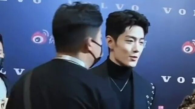 [Xiao Zhan backstage Reuters] Ahhhh Xiao Zhan is so handsome up close, the closer you look, the bett