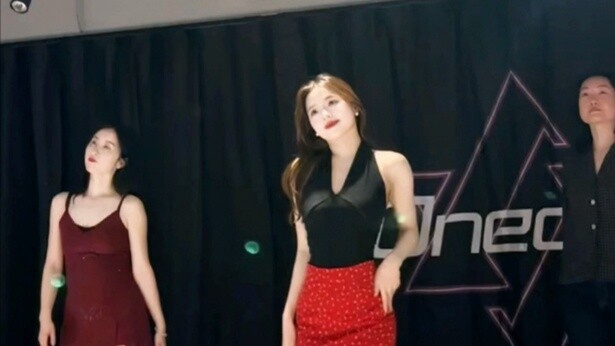 الإطلالة الهونغ كونغية جميلة جدًا! رقص مجدد على أغنية "Zuo Duo Qing" مع رقصات #gina