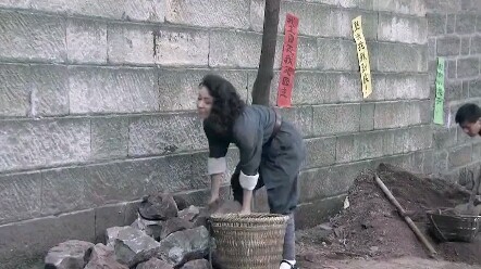 Lão Tứ cố gắng quá nhỉ