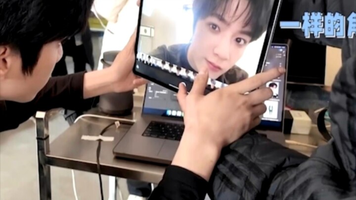 【หลิวเย่าเหวิน】ขำตาย ที่แท้การถ่ายรูปการ์ดเล็กของฉันเป็นแบบนี้เอง! น้องหมาใช้ตีนตะปบจอบนหน้าจอ: อืม!
