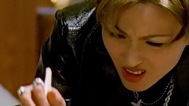 “Ngomong apa ya, adegan ini alaminya sampai kayak enggak dibuat-buat!”