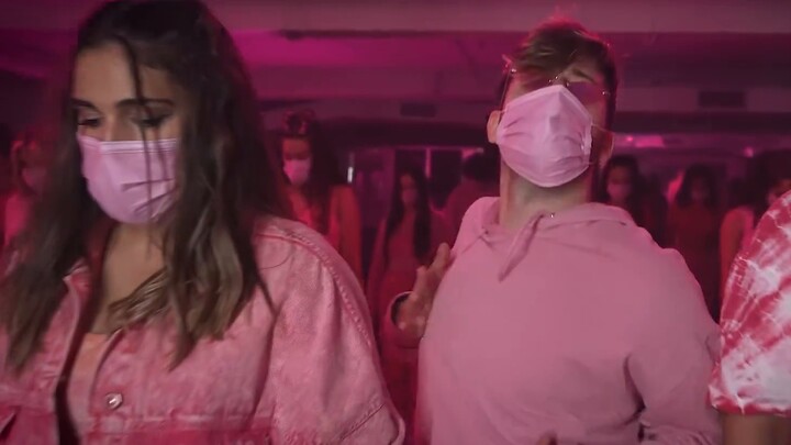 Anh chàng lực lưỡng nhảy theo giai điệu bài hát tuyệt đỉnh Sour Candy của Lady Gaga, với thần thái m