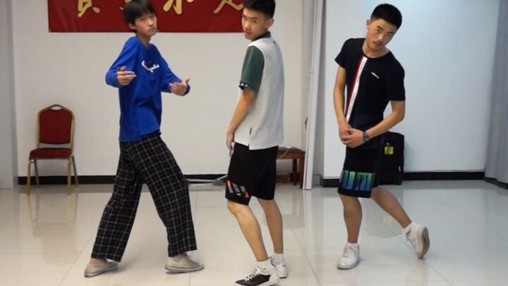 [Nanjing High School Affiliated to Nanjing Normal University] Boy With Luv – Class 20, Grade 10 – Ca