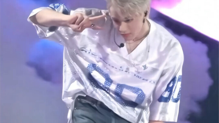 Liu Yaowen | Who Actually Got the Puppy “Bye” Hand Sign? Sister Is So Beautiful — Straight Cut