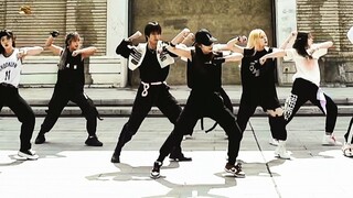 يمكنك القفز من الباب الخلفي حتى في محطة القطار؟【رقصة مقلدة لـ StrayKids/Back Door】