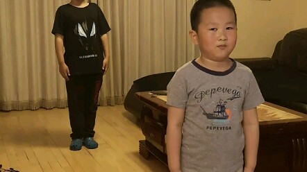 Two little kids rehearsed a dance and asked their dad to post it online so that others could like it