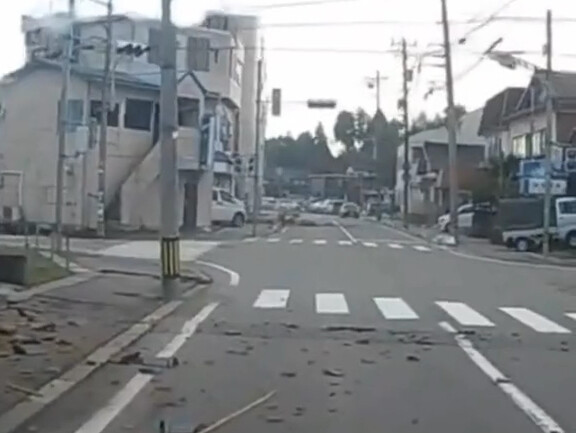 At the moment of the earthquake in Japan, be afraid of the power of nature!