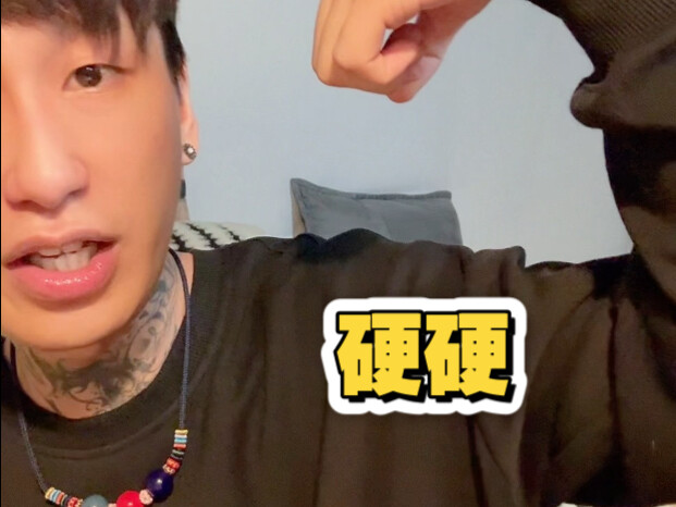 Kencan Pertama: “Kaus Kaki Cewek Itu Seperti Batangan Emas”