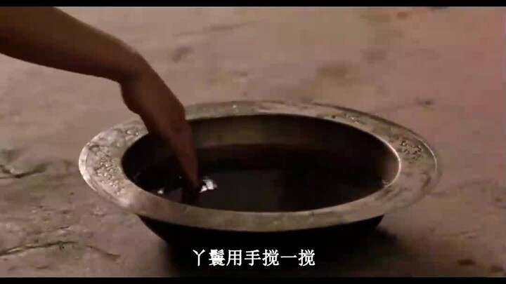 Thì ra, việc đấm bóp chân mới chính là ẩn ý tình dục lớn nhất trong “Đèn lồng đỏ treo cao”!