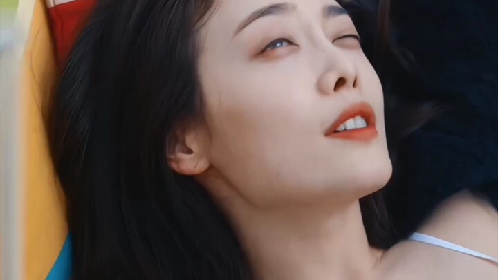 Một thoáng thấy Lý Sara giống Sherry quá, có ai cùng cảm nhận thế không? #VinhQuangBóngTối