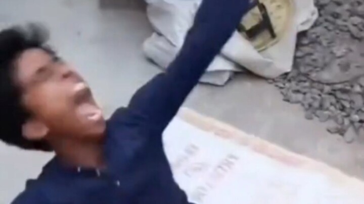 印度三哥手机被抢后