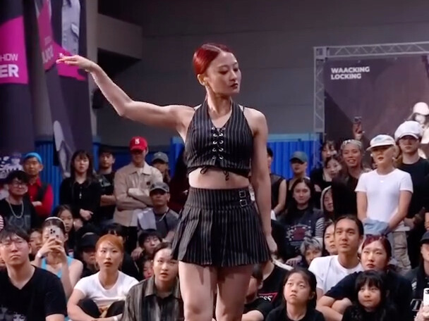 [Street Fighter] Points with her little hand—no one stands a chance! Now that’s what you call an unb