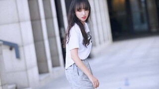 程潇和韩宇老师合作的街舞 还有小朋友们伴舞 结果被裤一剪梅 。。。。。。