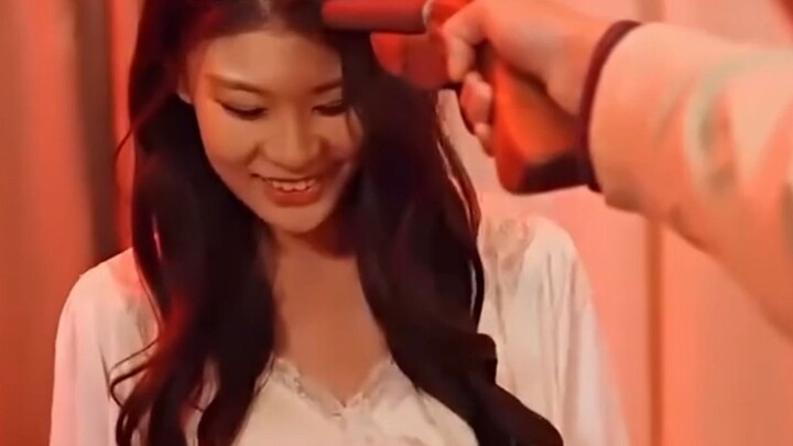 إذا كان هناك المزيد من هؤلاء الرجال في المجتمع الحقيقي، فستكون لدى الصين مستقبل! في هذا العالم، إما 