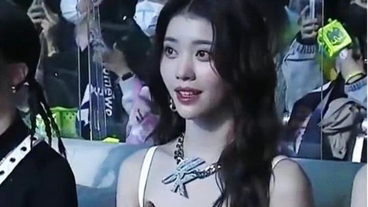 Shen Xiaoting, don’t dance *too* well!!! But I really hate the director.