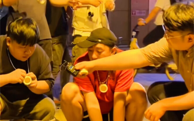 Phỏng vấn ikun trên đường phố