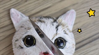 Ini adalah pisau yang dapat memotong makanan penutup menjadi bentuk kucing!