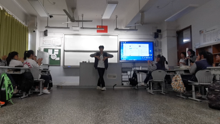 Tarian cover Pleasant Goat dari NCT Dream yang berjudul "Boom" ditampilkan pada pertemuan kelas Hari