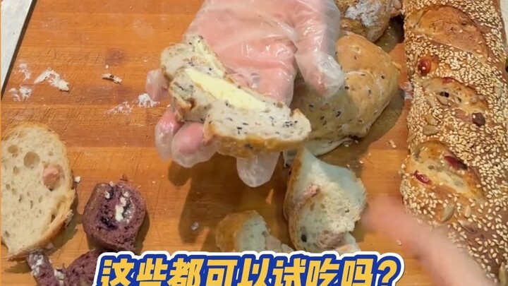 Nhân viên cửa hàng: Nhóc con, tôi đã lường trước là cậu sẽ lấy rồi