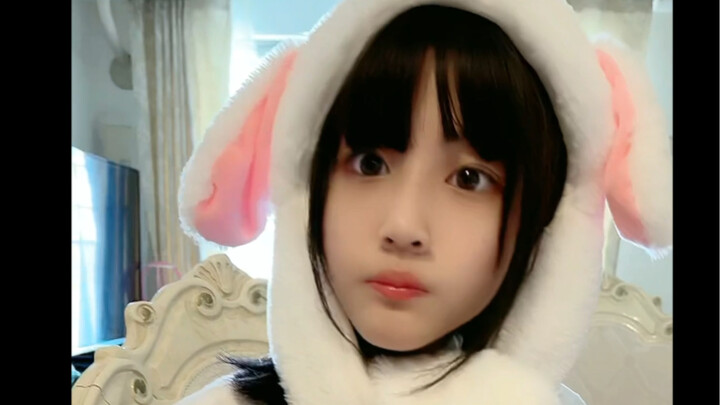 Unboxing Japanese Kids’ Clothes: A Cosplay Show by a Middle-School-Grade-2-Style Girl