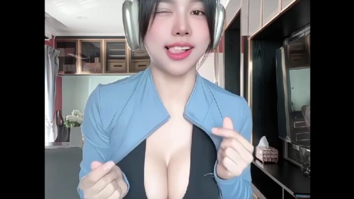 berotot sekali😂🤭😋🤤