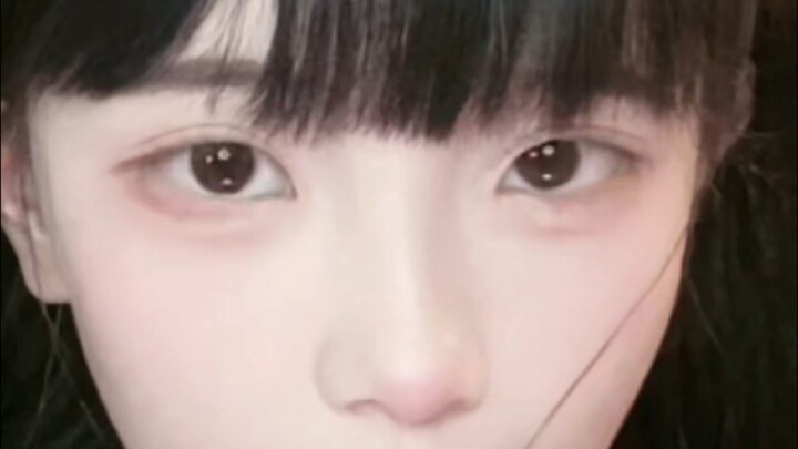 สาวเล็บลิ้น