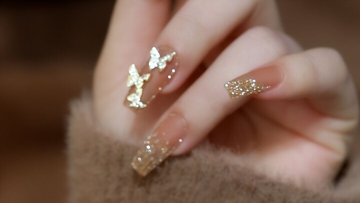 سقف جمال الأظافر المزينة بالألماس المكسور.. جدول الدروس