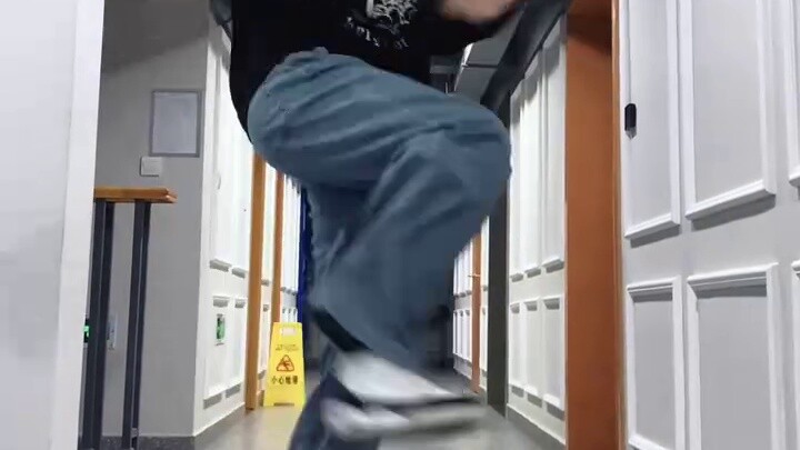 Dance break Guilty sangat menular | Penggemar pria Taemin meng-cover dance break "Guilty" pada tahun