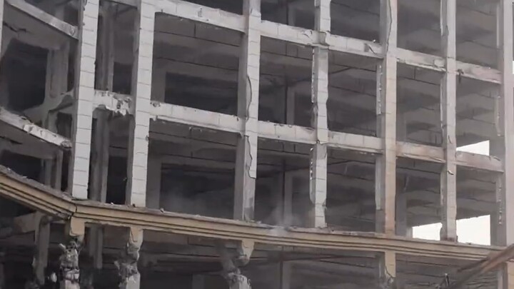 Penawaran proyek sebesar satu juta, namun hanya dikerjakan dengan anggaran lima puluh ribu. Kalau be