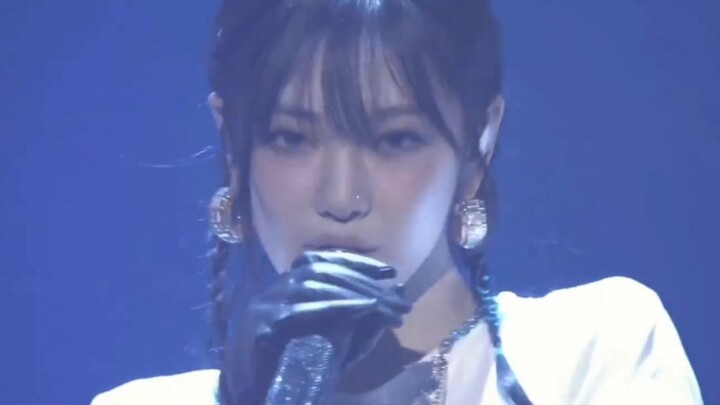 นิงอี้จั๋ว กำลังเบื่อ! เวทีโซโล่ถ่ายทอดสดในคอนเสิร์ต