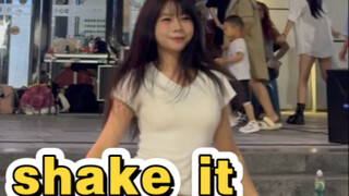 【shake it】摆动一下！发个凉快点的视频，其实是夏天的路演诶嘿嘿…