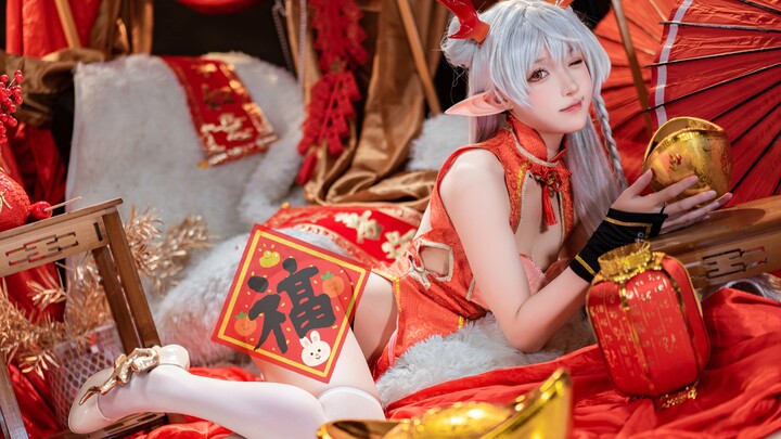 Of course you want to watch cute girls for the New Year!