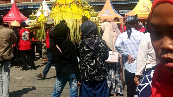 larung laboh tumpeng pantai prigi trenggalek