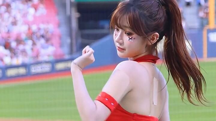 Warna merah melambangkan semangat yang membara