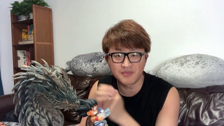 Which one has higher collectible value, figurines or prizes? Which one has a higher price increase? 