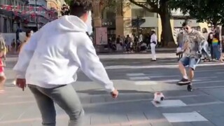 ให้คุณเล่นฟุตบอล ไม่ใช่โชว์ฝีมือ! [Street Challenge]