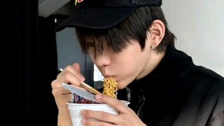 一款生怕粉丝饿到的厨神系爱豆