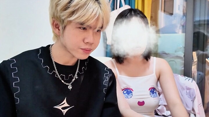 Capital, kamu menang! Aku datang untuk main game, bukan untuk memijat kakimu...