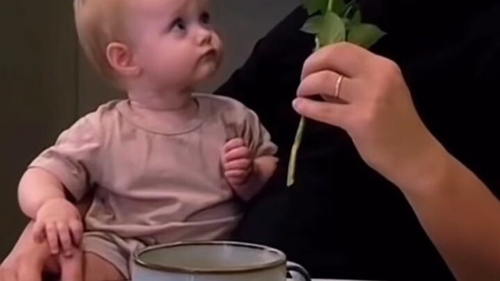 How strong is a baby’s ability to imitate? That’s why parents are truly a child’s first teachers.