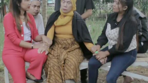 Turutilah kata kata ibumu😊