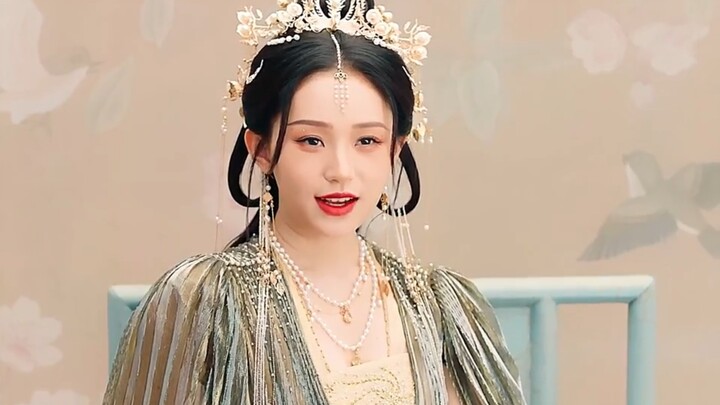 To escape the emperor’s torment, the girl offered her virginity to the crown prince and thus soared 
