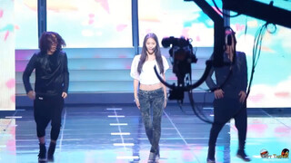 เวทีคัฟเวอร์เพลง No.1 ของเจิ้งซิ่วจิง Krystal
