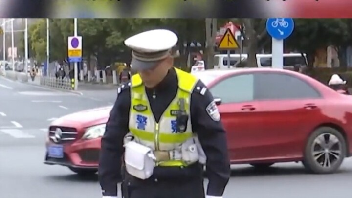 This figure is heartbreaking. A Wuxi traffic policeman fell on duty. Rest in peace, hero!