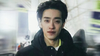他的眼睛，似乎总是要落泪