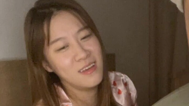 Cintaku padamu begitu memilukan, tengah malam kuberi makan paha domba panggang... 😘