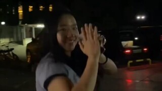 Shin Yu-bin dances in the square