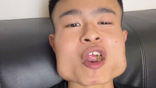 Sapiens TV: You look awkward chewing a big fruit, but your puffed-up cheeks look really handsome
