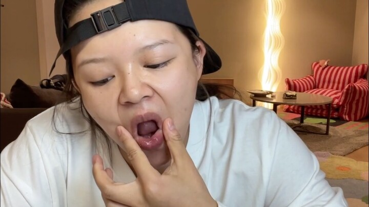白男吃到好吃的be like...